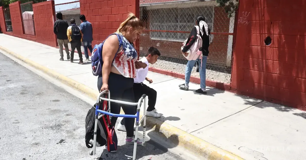 El secretario de Educación exhorta a estudiantes y padres a asistir hasta el último día de clases.