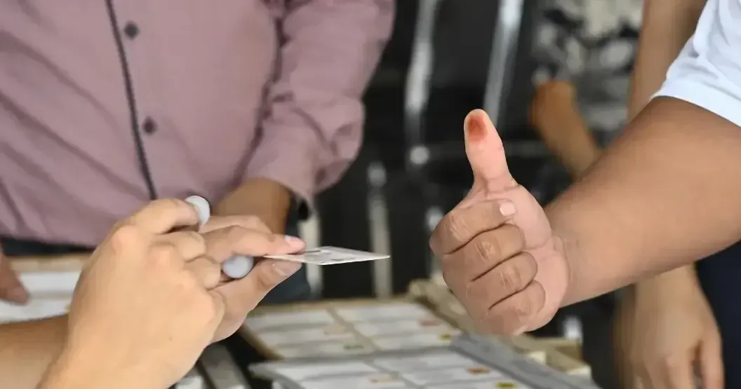 Las elecciones en Coahuila se desarrollan entre promesas y desconfianza popular.