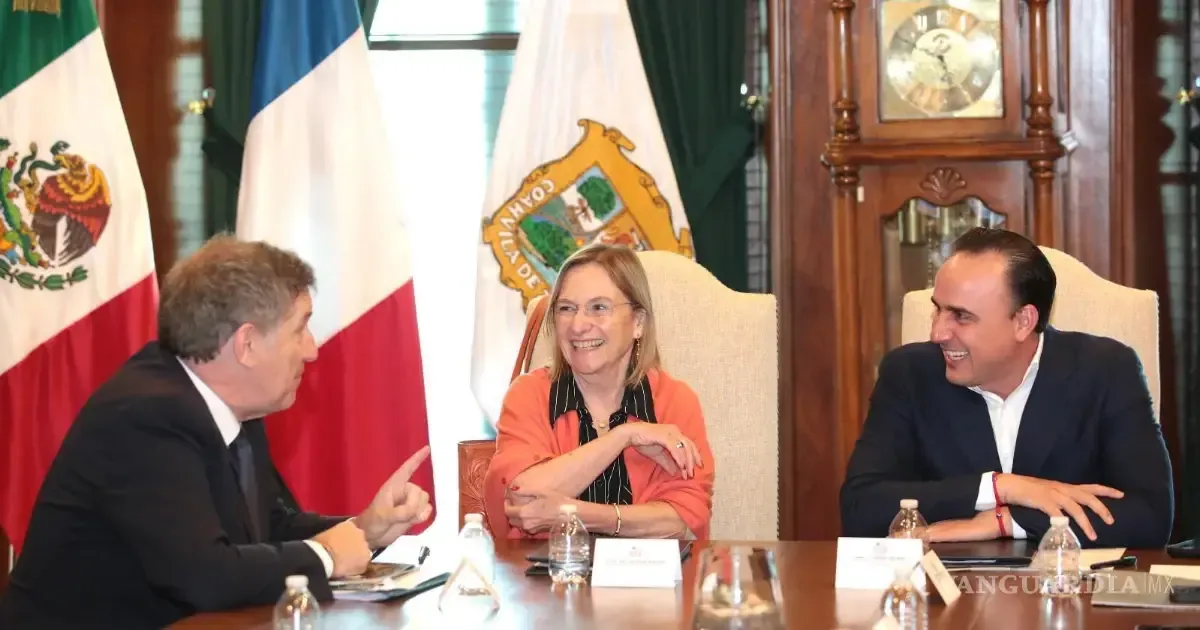 Se firma acuerdo para incluir el francés en las escuelas normales del estado, ampliando oportunidades educativas.