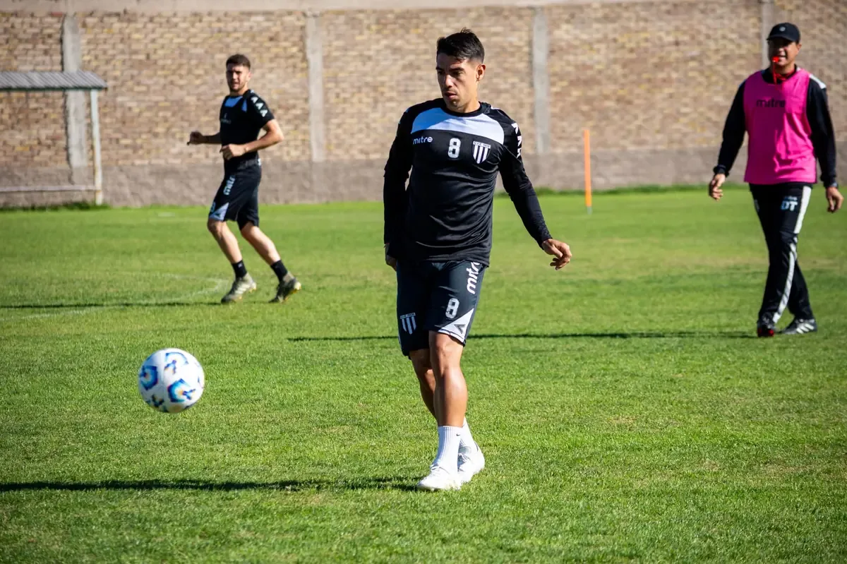 La decisión de Mario Salas busca priorizar el ascenso a Primera División en la temporada actual.