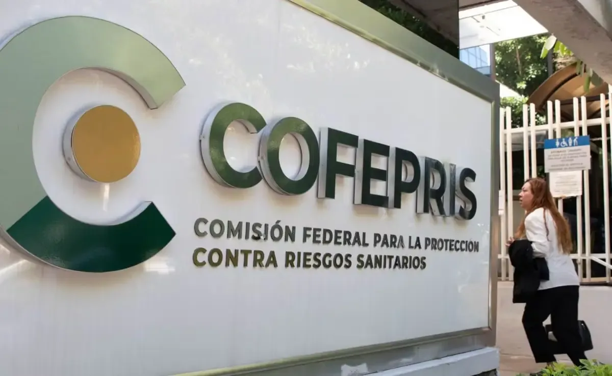 La advertencia incluye recomendaciones para evitar riesgos a la salud de la población
