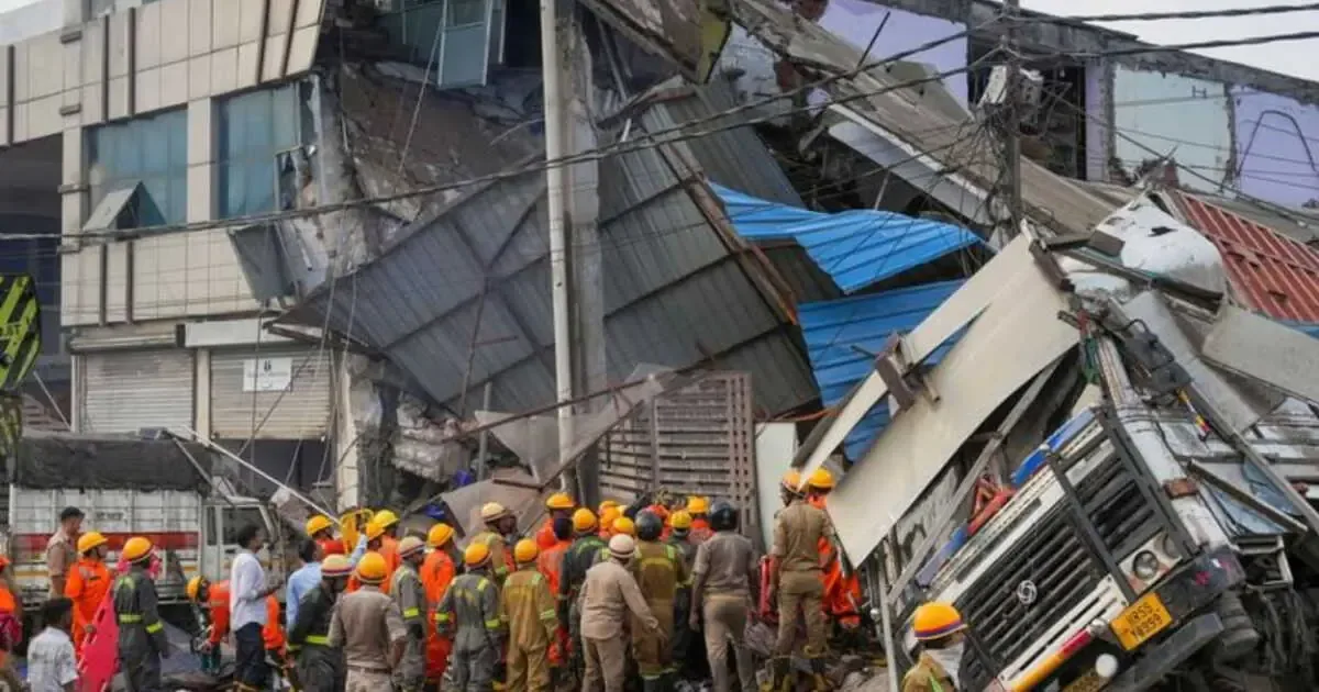 Un derrumbe en un hostal universitario en Nueva Delhi resalta la precaria seguridad de construcciones en la zona.