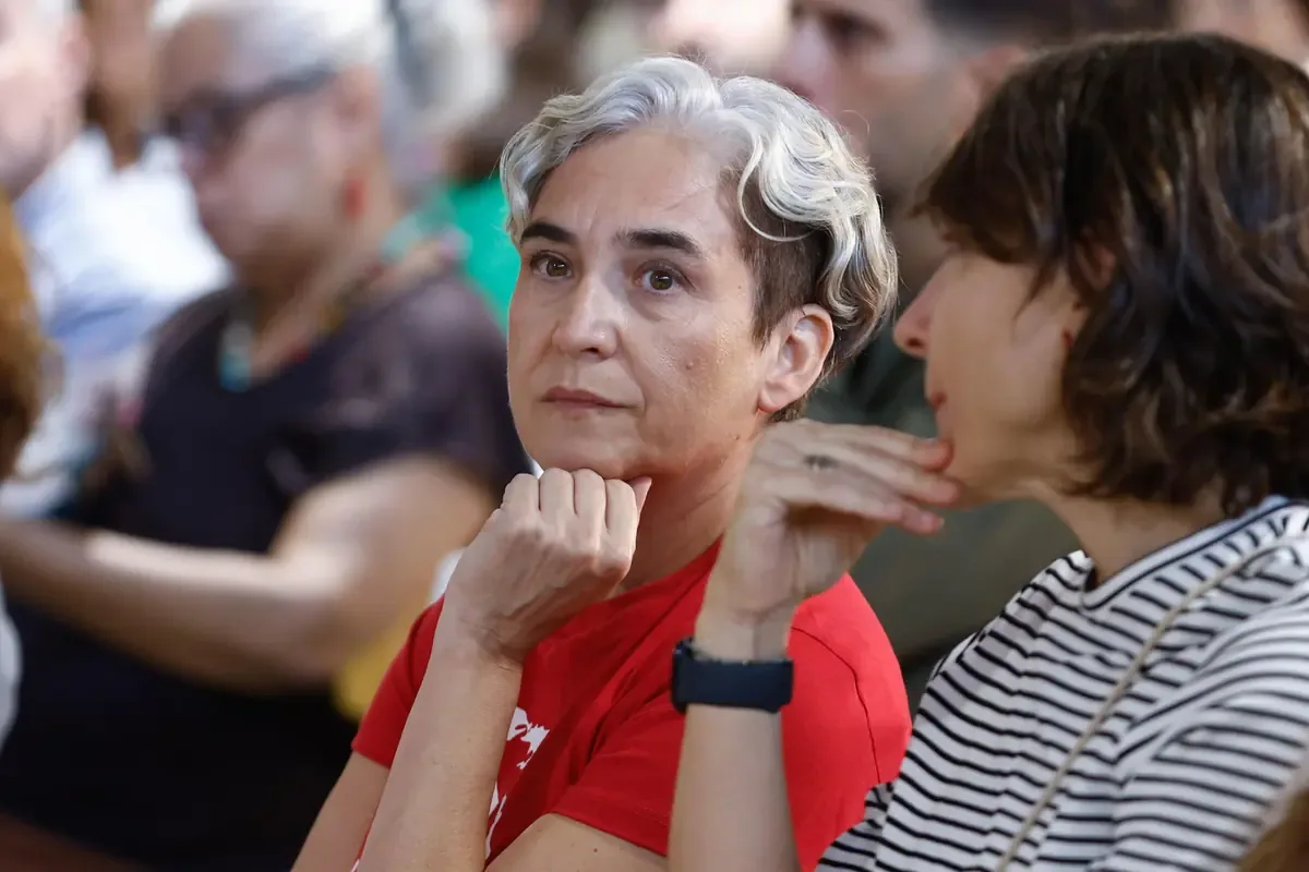 La exalcaldesa de Barcelona propone una candidatura unificada de izquierda para futuras elecciones.