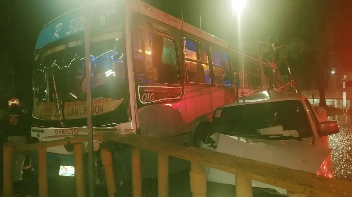 El accidente ocurrió en el centro de Monterrey y las lesiones no requieren hospitalización.