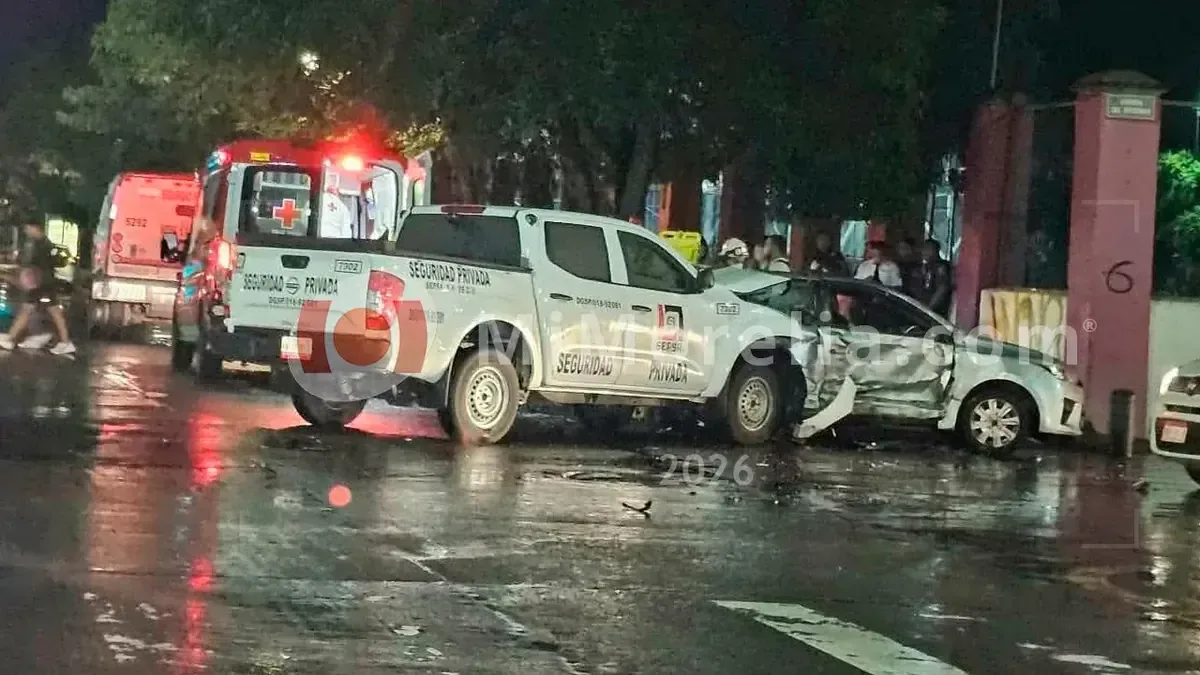 Un choque en Morelia involucra a una camioneta de seguridad y un automóvil, dejó a dos personas lesionadas.