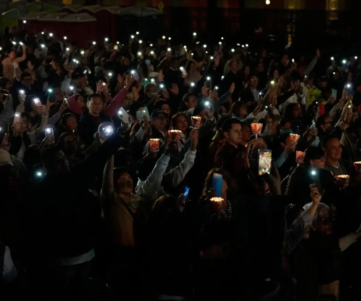 La vigilia en la Plaza de Bolívar reunió a ciudadanos y autoridades para rendir homenaje a las víctimas del sismo.