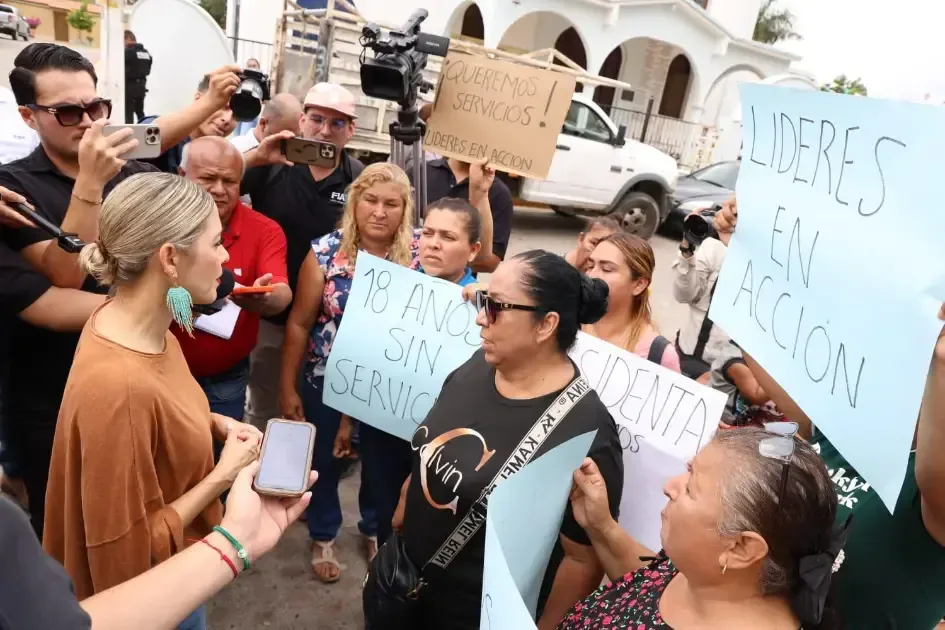 Habitantes piden apoyo a la Alcaldesa de Mazatlán tras corte de luz.