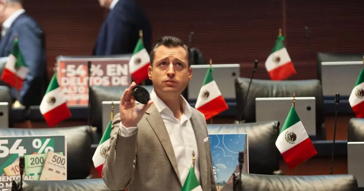 El senador de Movimiento Ciudadano cuestiona el espionaje político en su contra por parte del gobierno.