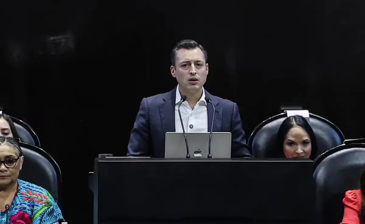 El senador defiende su identidad sonorense ante cuestionamientos de la dirigencia morenista.