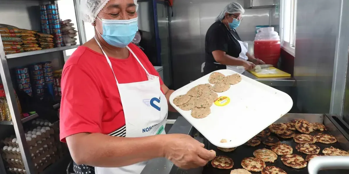 La llegada de comedores móviles proporciona alimentación y apoyo a familias vulnerables en la región.