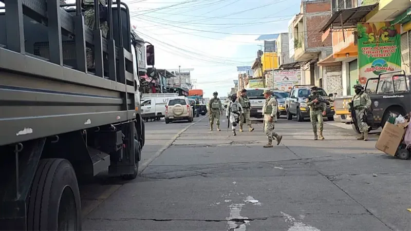 La agresión ocurrió en la Central de Abasto; las autoridades investigan el homicidio.