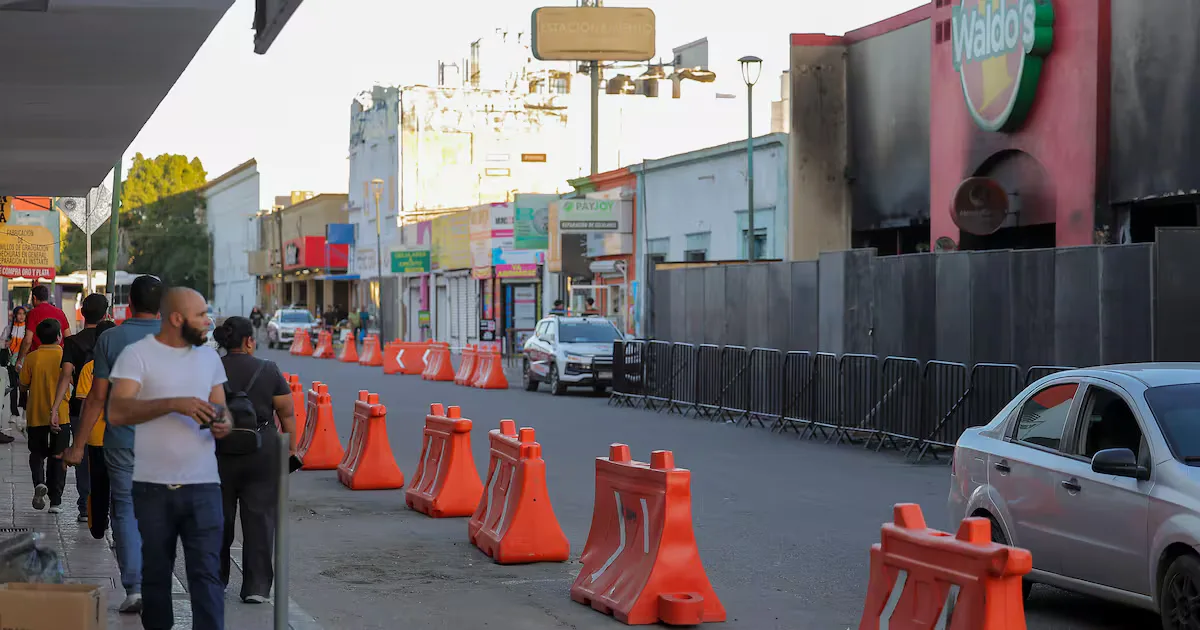 Comerciantes de Hermosillo lamentan el cierre de negocios tras el incendio en Waldo's.