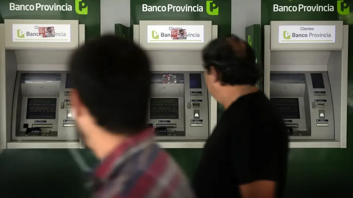 La petición busca evitar tensiones con el sector comercial y educativo durante el verano.