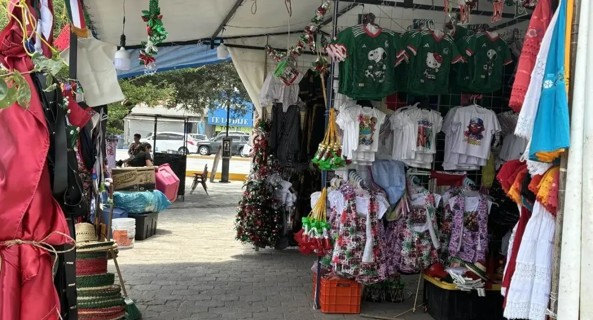 Los vendedores se alistan para el 16 de septiembre, a pesar de baja demanda inicial.