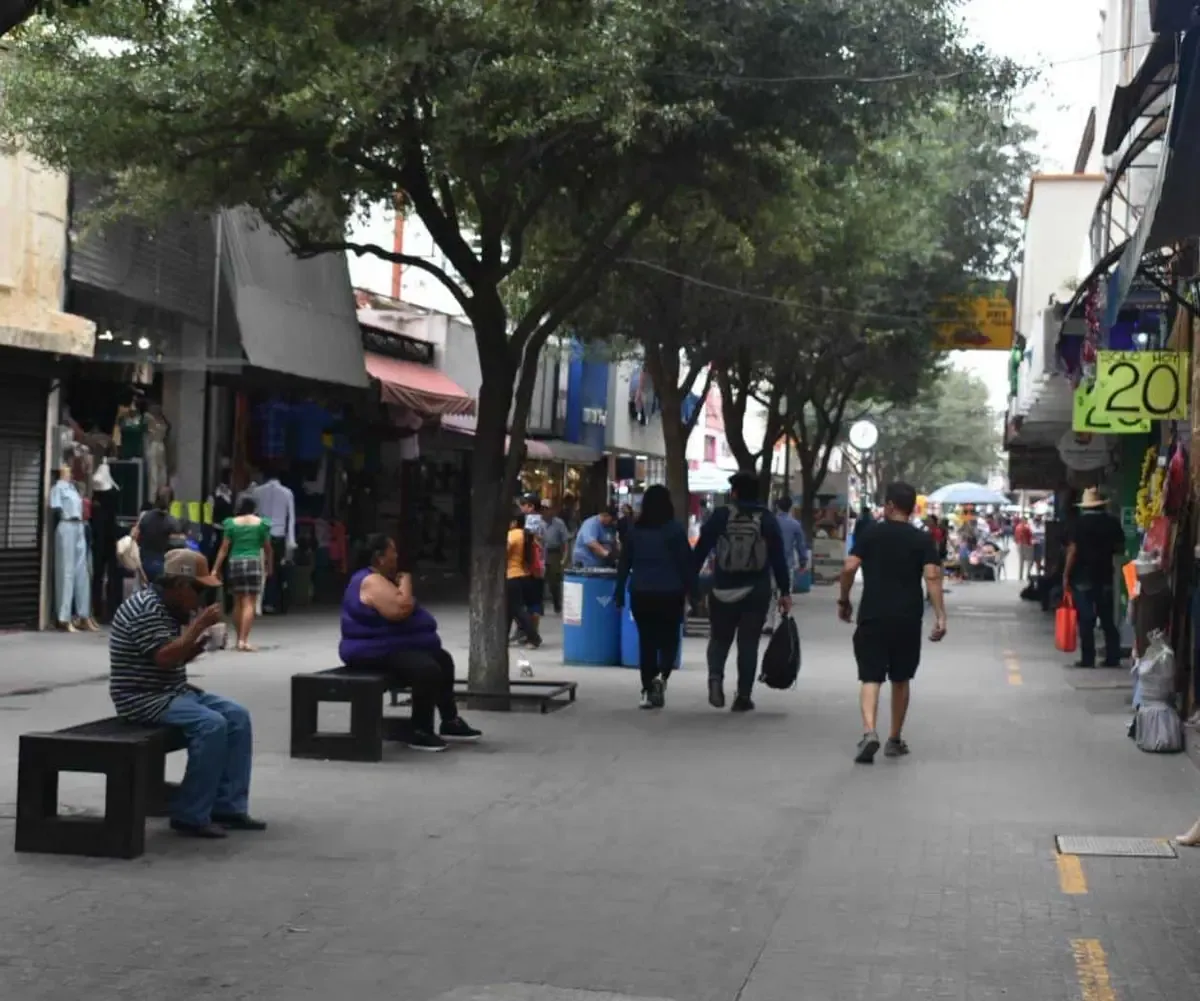 El regreso a clases impulsa la economía local con un aumento en las ventas de útiles y uniformes.