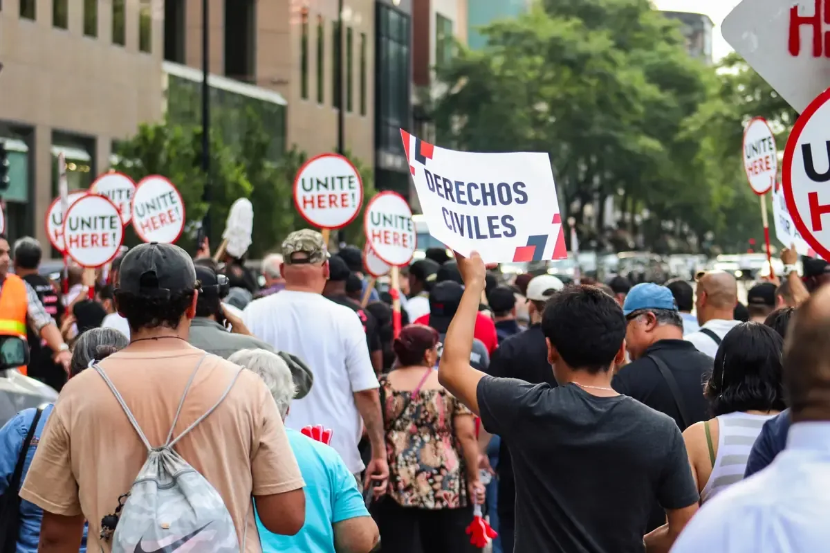 El contexto político enciende el debate sobre el derecho a protestar y la violencia.