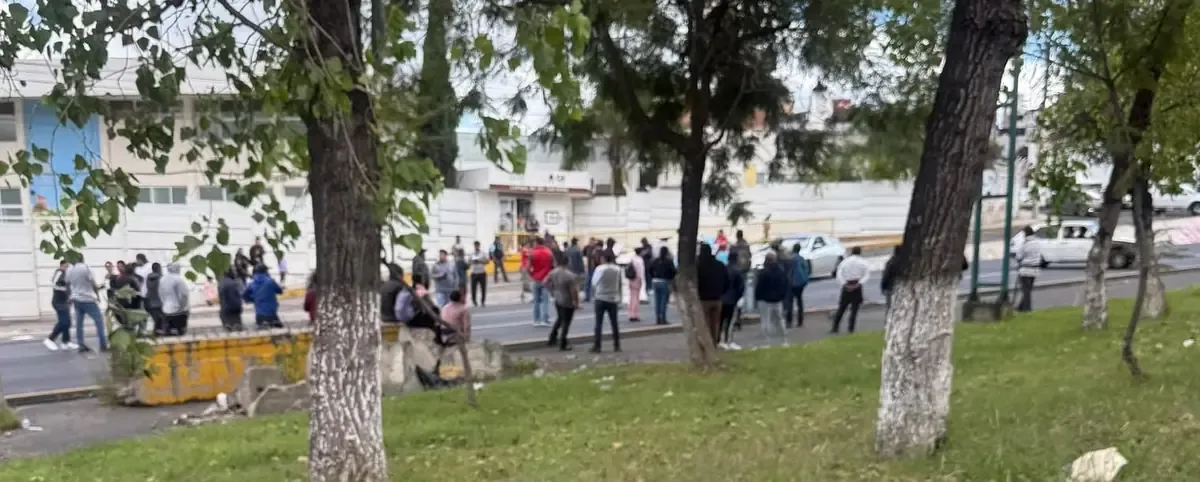 Comunidades de la ribera del lago de Pátzcuaro exigen atención gubernamental para celebraciones del Día de Muertos.