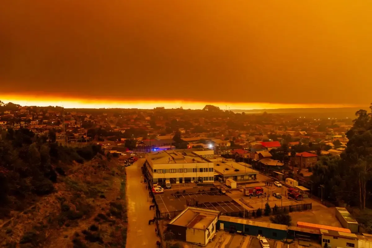 Comunidades en Biobío devastadas por incendios forestales en Chile.