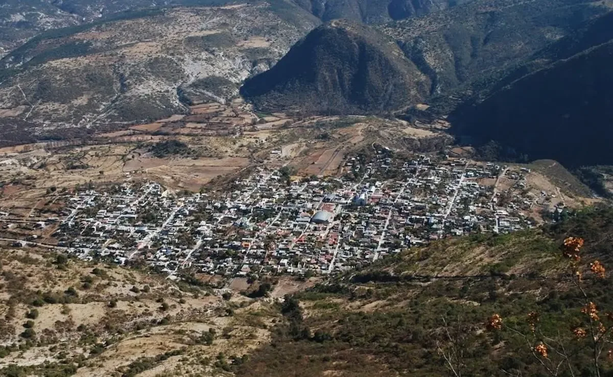 Comunidades enfrentan conflicto por tarifas de tránsito en Oaxaca.