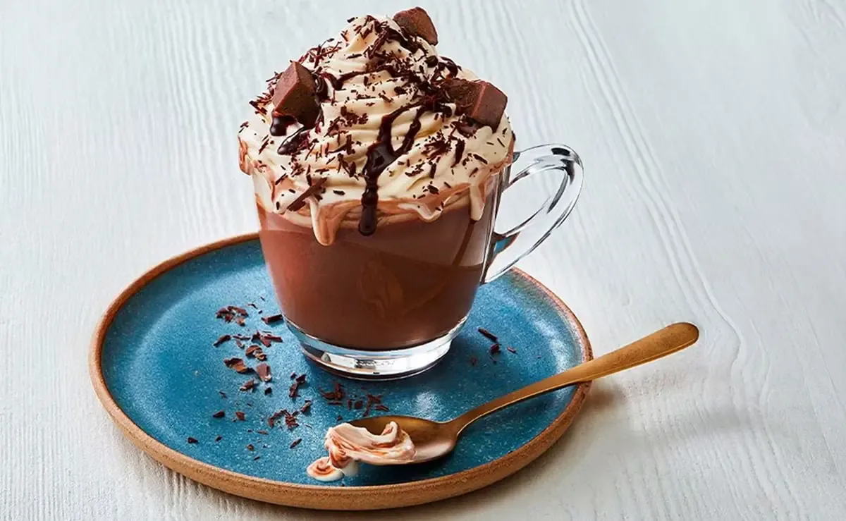 Con esta receta, transforma tu chocolate caliente en una experiencia única y reconfortante.
