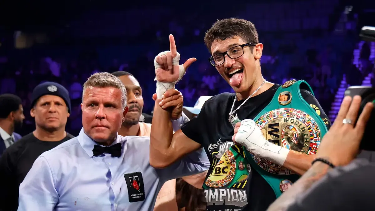 Con un K.O. en el sexto asalto, Sebastian Fundora se establece como campeón en la división superwélter.