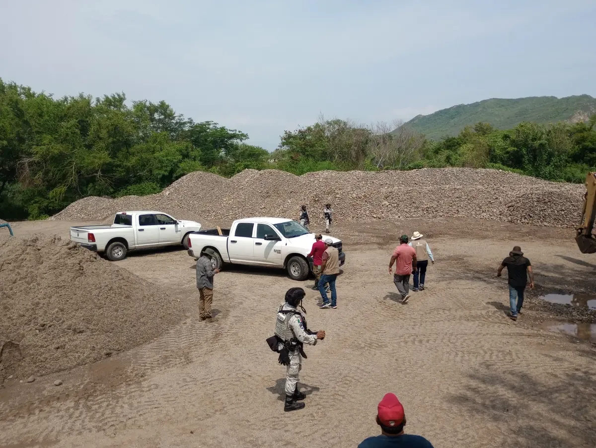 Operativo coordinado clausura pozos clandestinos y maquinaria ilegal en la región.
