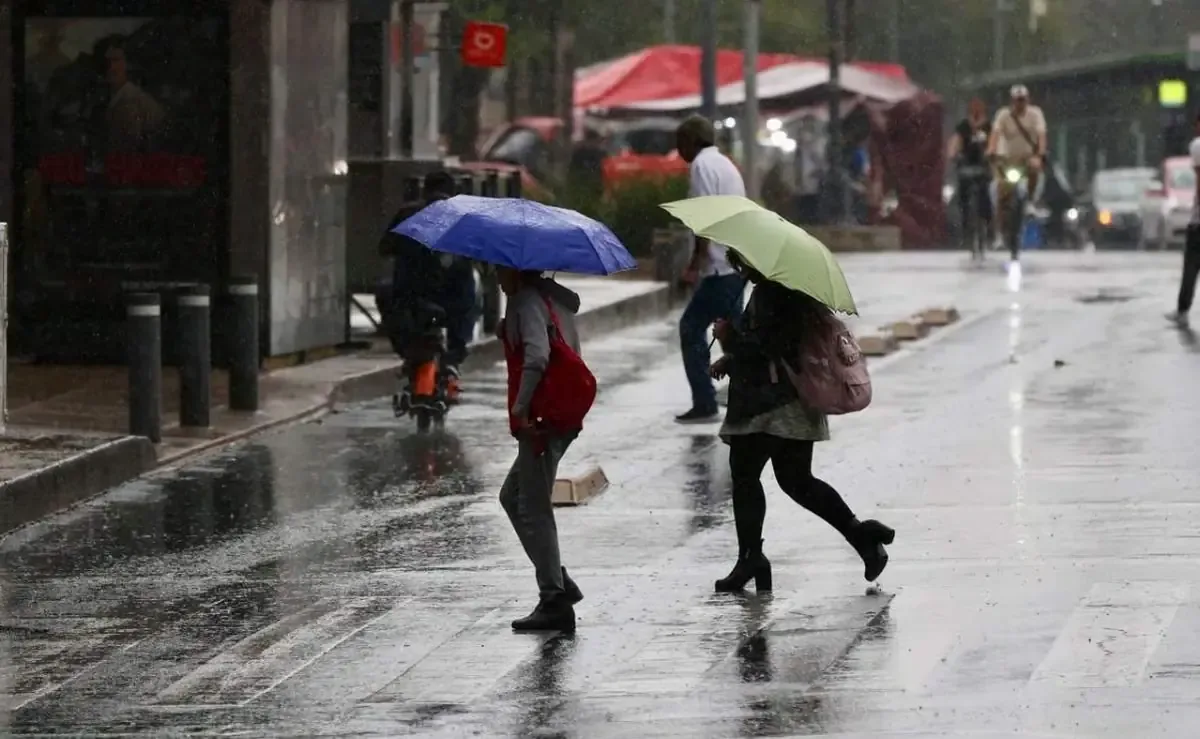 El Servicio Meteorológico Nacional alerta posibles inundaciones y tormentas eléctricas para el domingo.