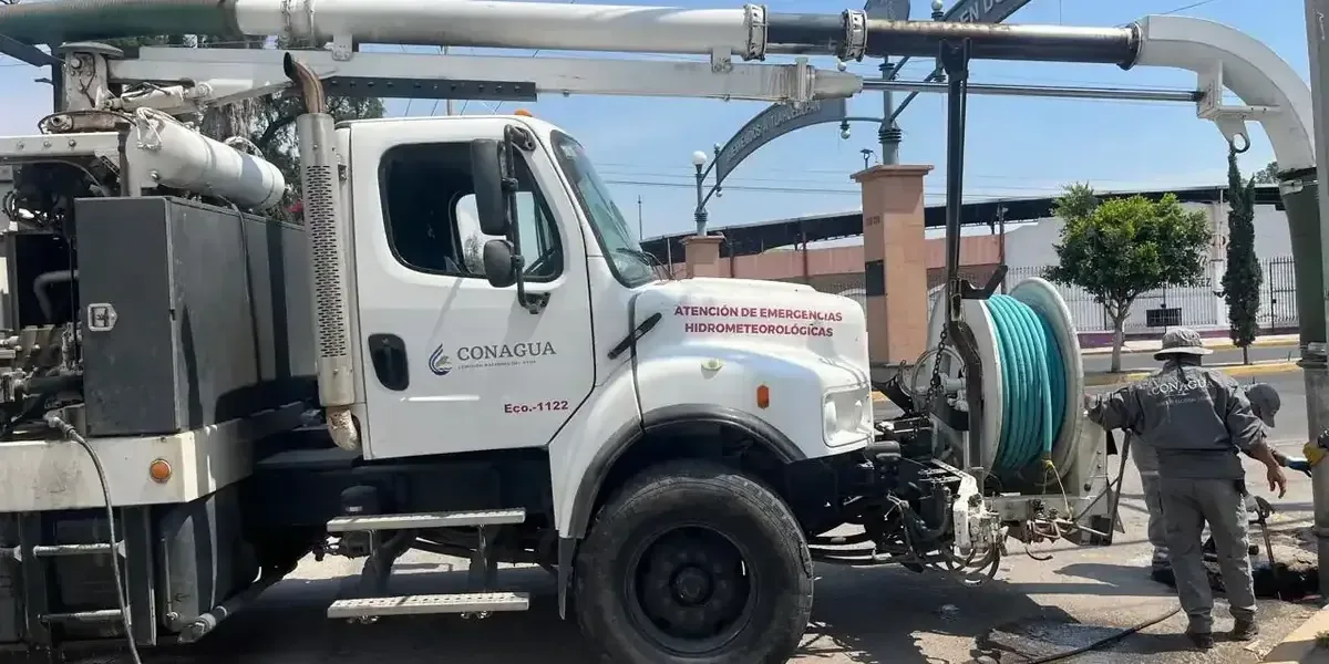 La Comisión Nacional del Agua refuerza servicios de agua y drenaje mientras enfrenta la temporada de lluvias.