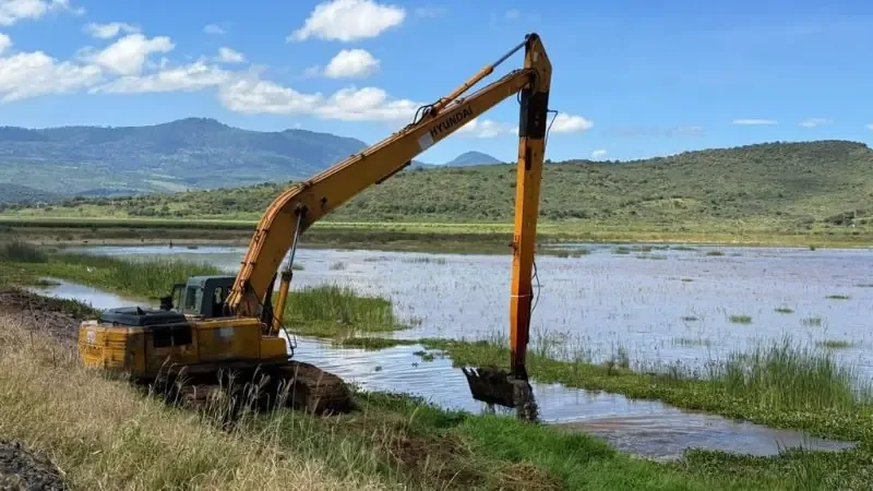 La limpieza de drenes y canales busca proteger a comunidades de Michoacán.