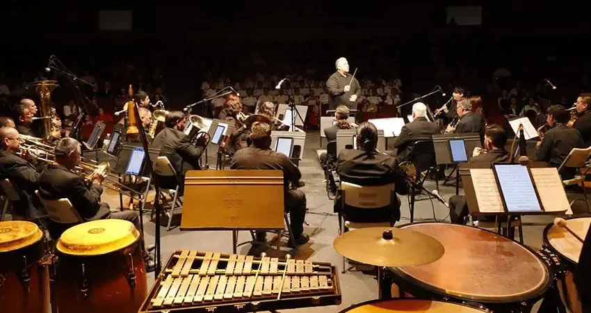 Concierto de la OSABCS en el Teatro de la Ciudad de La Paz por su aniversario.