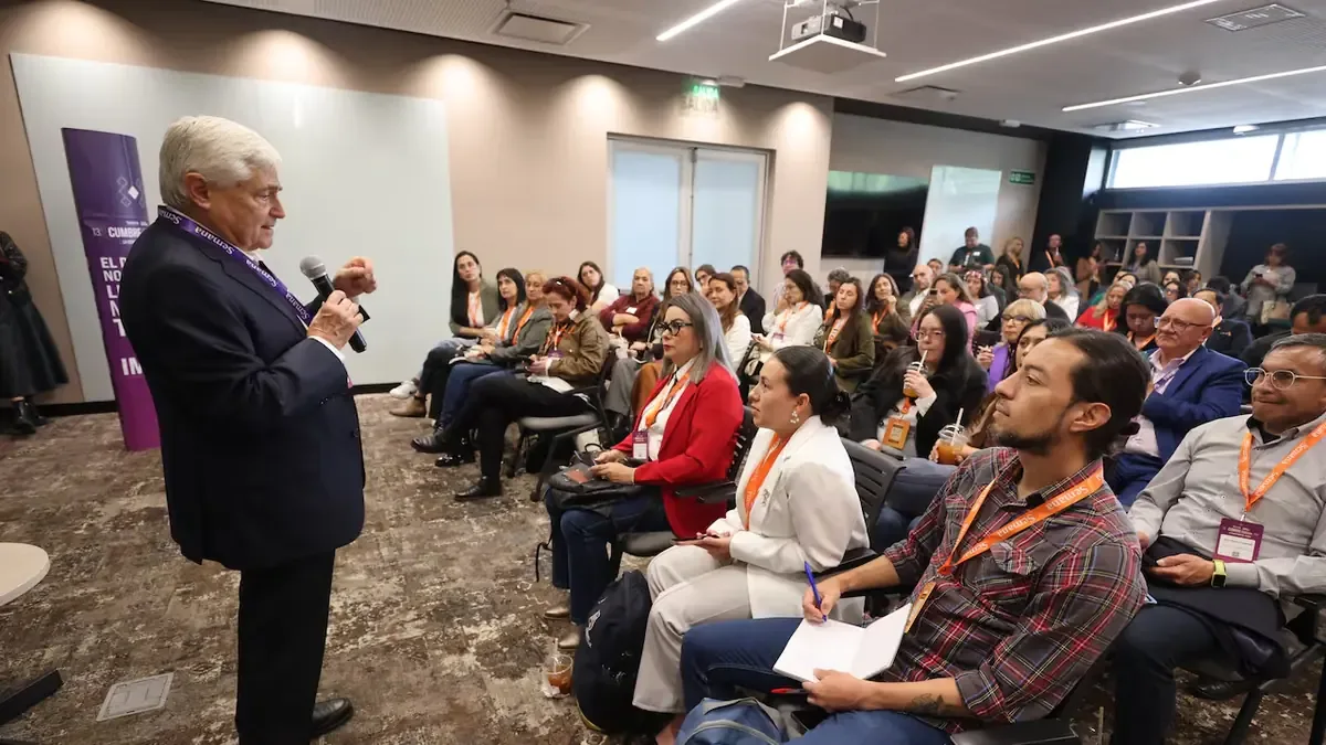 La Cumbre reunió a expertos para intercambiar ideas sobre la transformación educativa en Colombia.