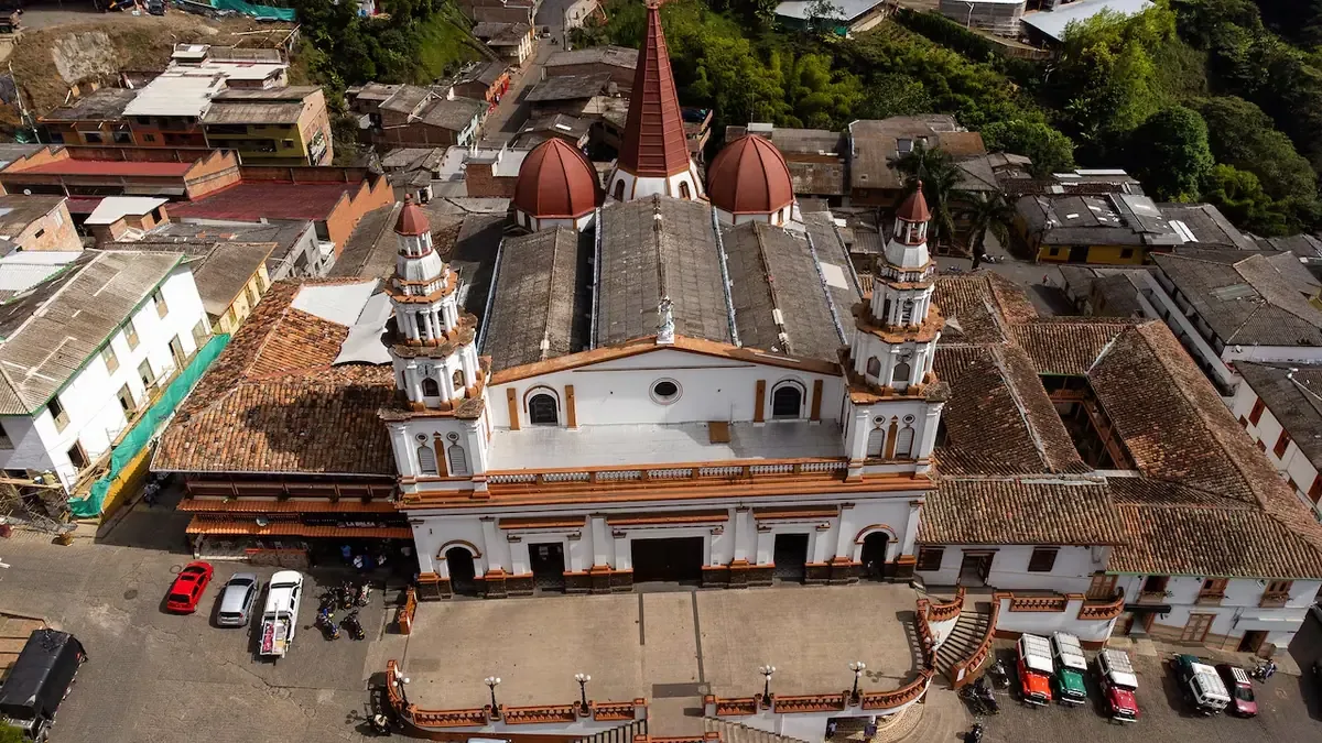 Concordia destaca por su historia, paisajes y cultura cafetera, atrayendo el interés turístico en Antioquia.