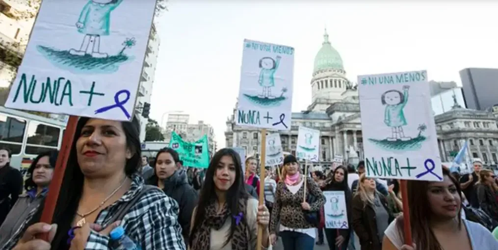 La movilización busca visibilizar la violencia de género y exigir justicia en Argentina.