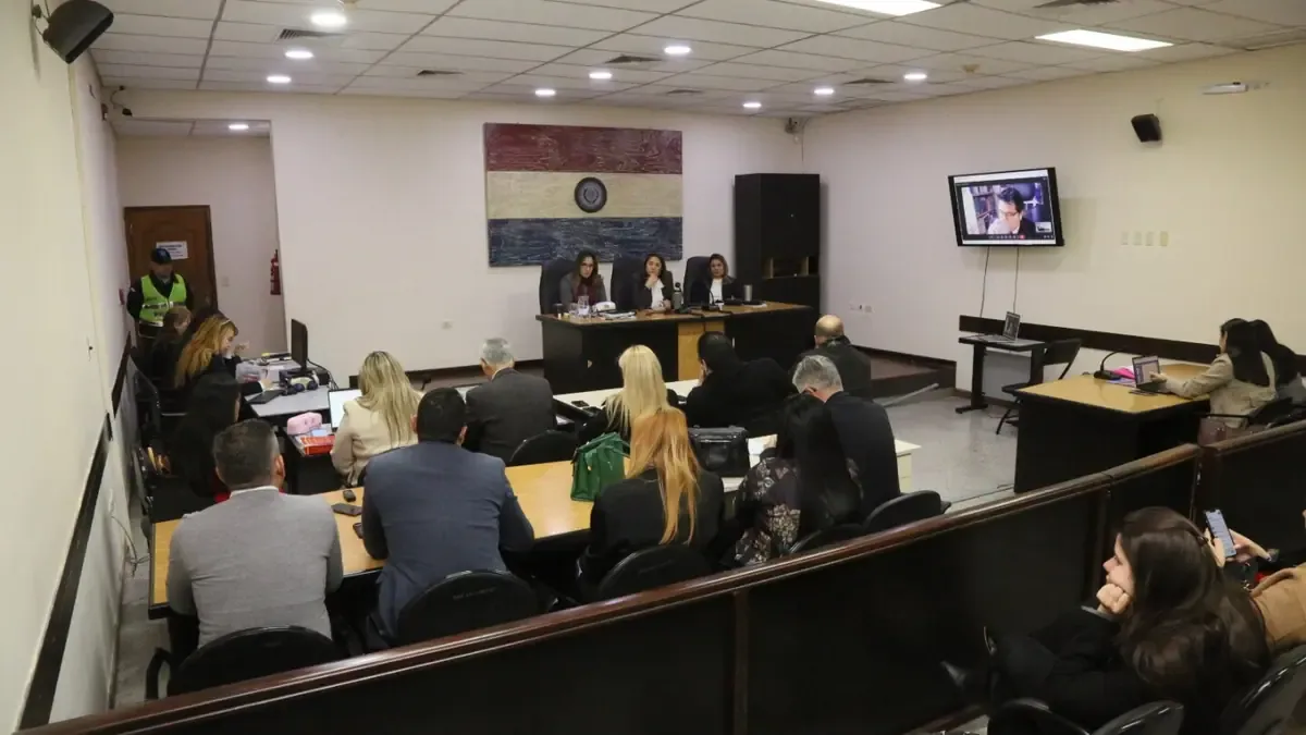 Tribunal sentencia a ex fiscal y su equipo por recibir sobornos en varios casos penales.