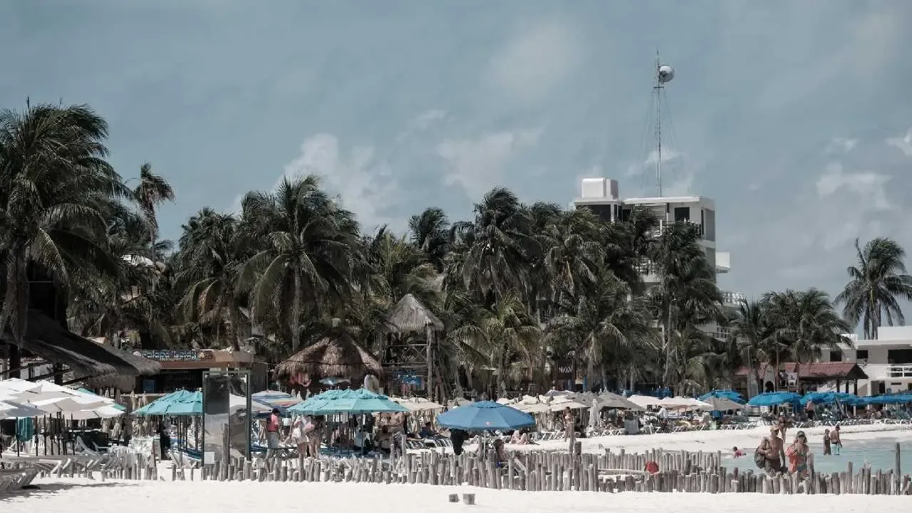 Condiciones nubladas y frescas en Quintana Roo por el frente frío 33.