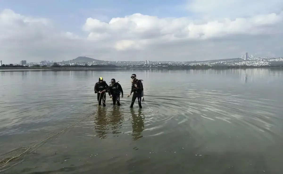En León, Guanajuato, una mujer sufriendo una convulsión se precipitó a la presa, rescatada por un pescador.