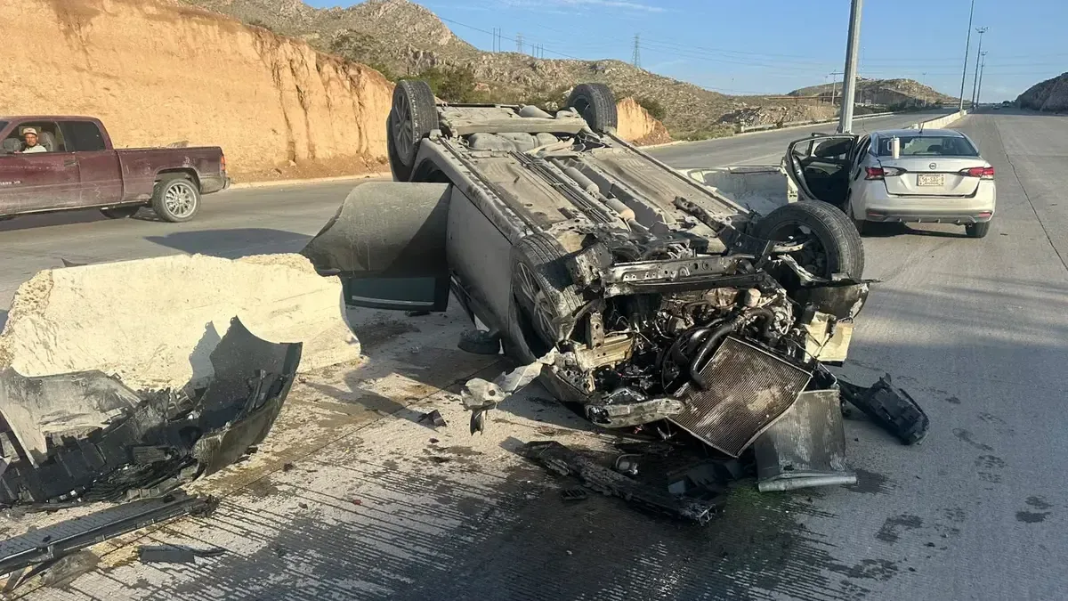 El percance se registró en el periférico de Ciudad Juárez, y solo hubo daños materiales.