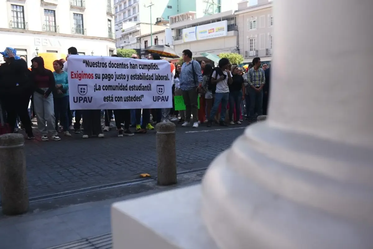 Conflicto laboral interrumpe la formación académica de alumnos de Psicología.