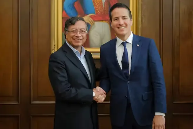 La contienda se intensifica con advertencias de intervención internacional y movimientos estratégicos entre los candidatos.