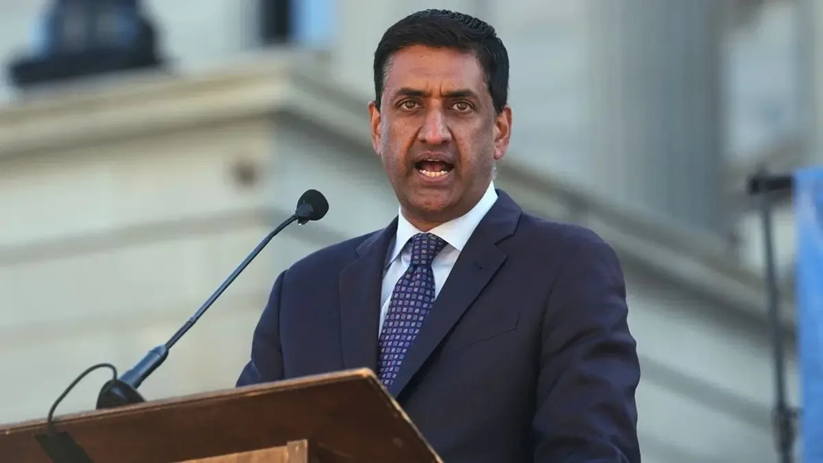 El representante Ro Khanna asegura que colonos y soldados israelíes limitaron su libertad durante visita a territorio palestino.