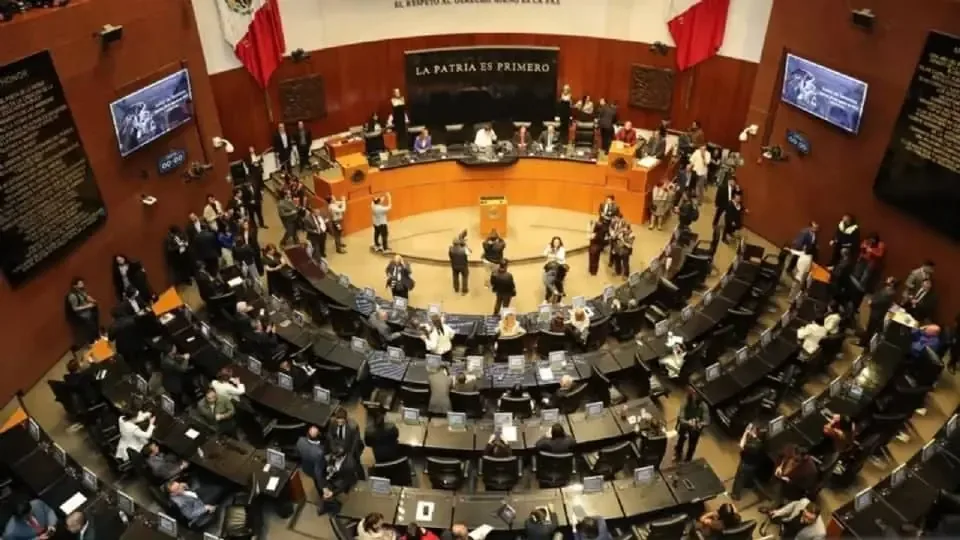La modificación constitucional reprograma la selección de jueces y establece nuevas reglas para la revocación de mandato.