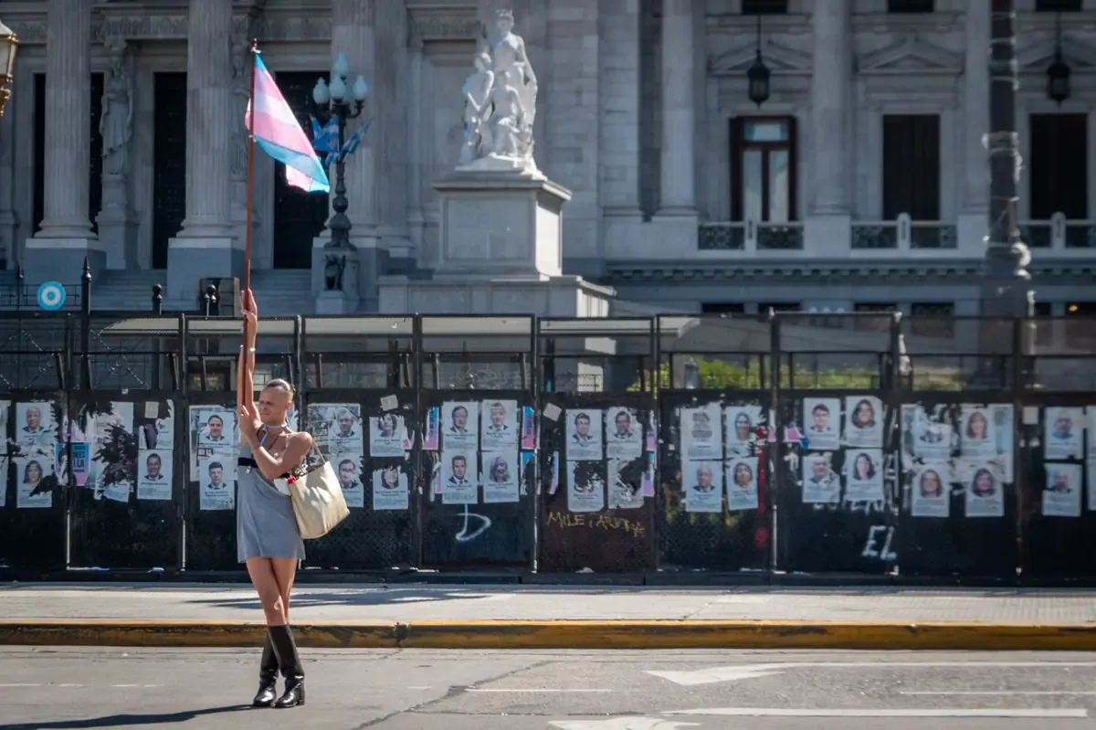 Activistas exigen transparencia en el Congreso tras bloquear acceso a medios en tema de inteligencia artificial.