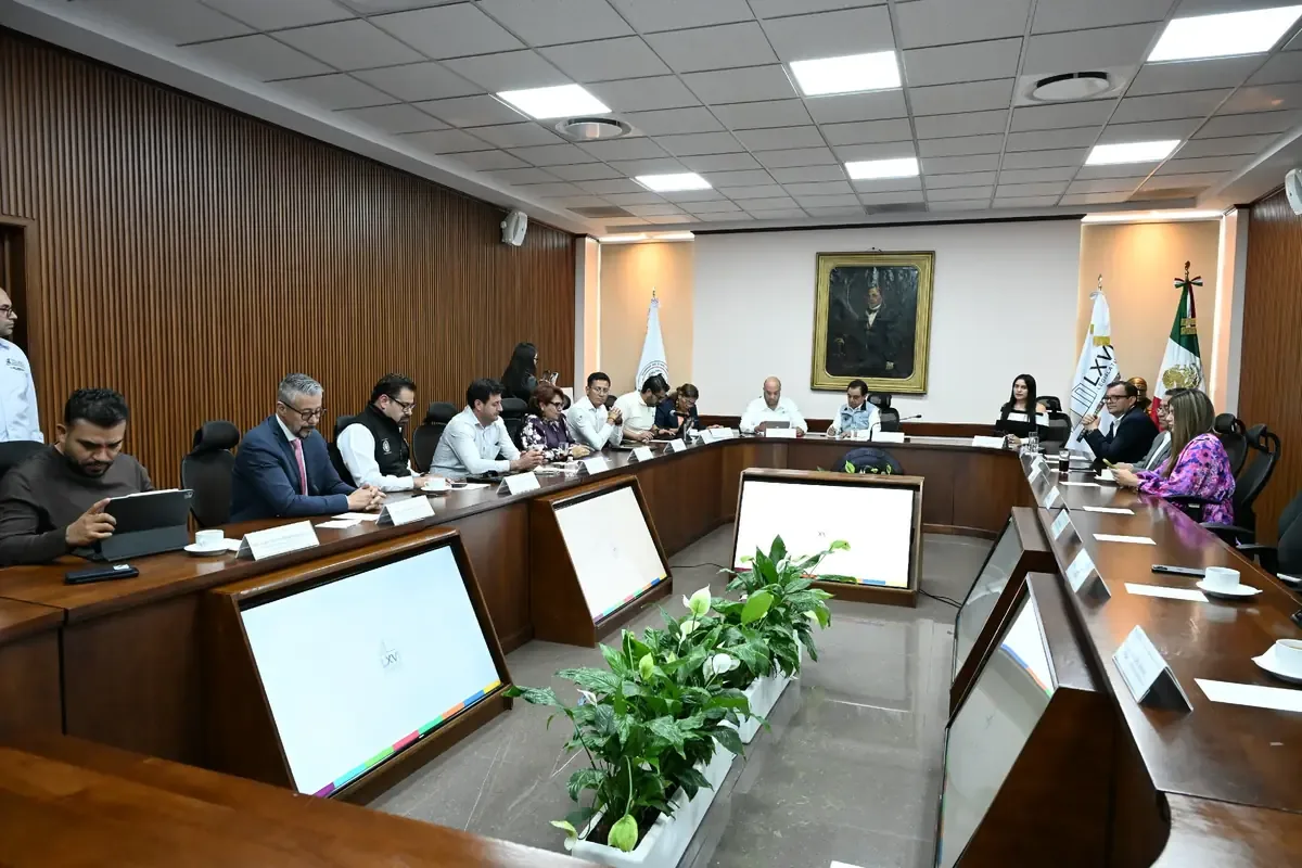 La entrega de recursos del FAIS busca mejorar la infraestructura social en dos municipios de Hidalgo.
