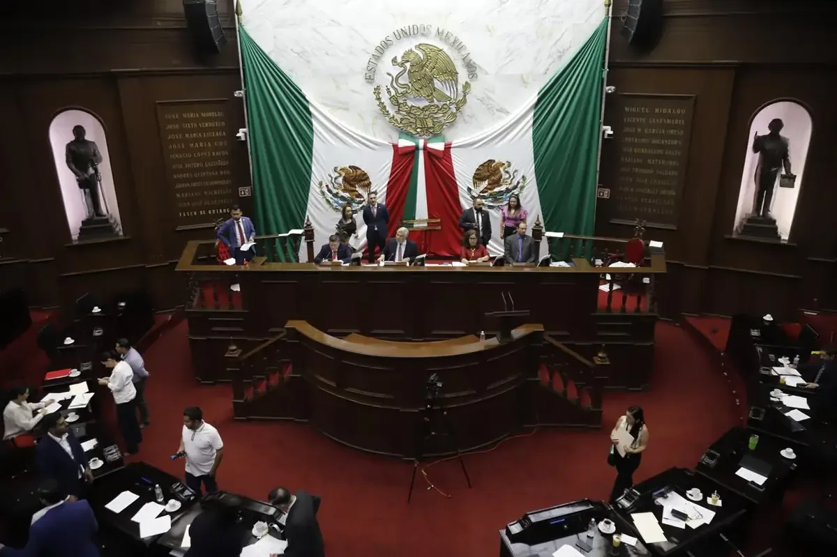 El Congreso del Estado revisará denuncias contra la rectora por presunto incumplimiento de resoluciones judiciales.