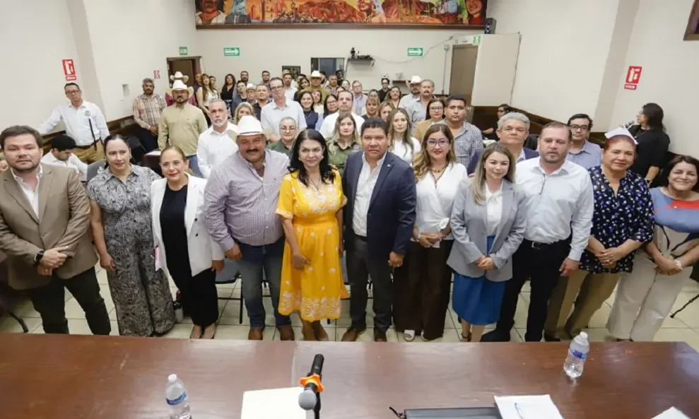 La iniciativa busca actualizar la ley electoral y fomentar la inclusión en los ayuntamientos.