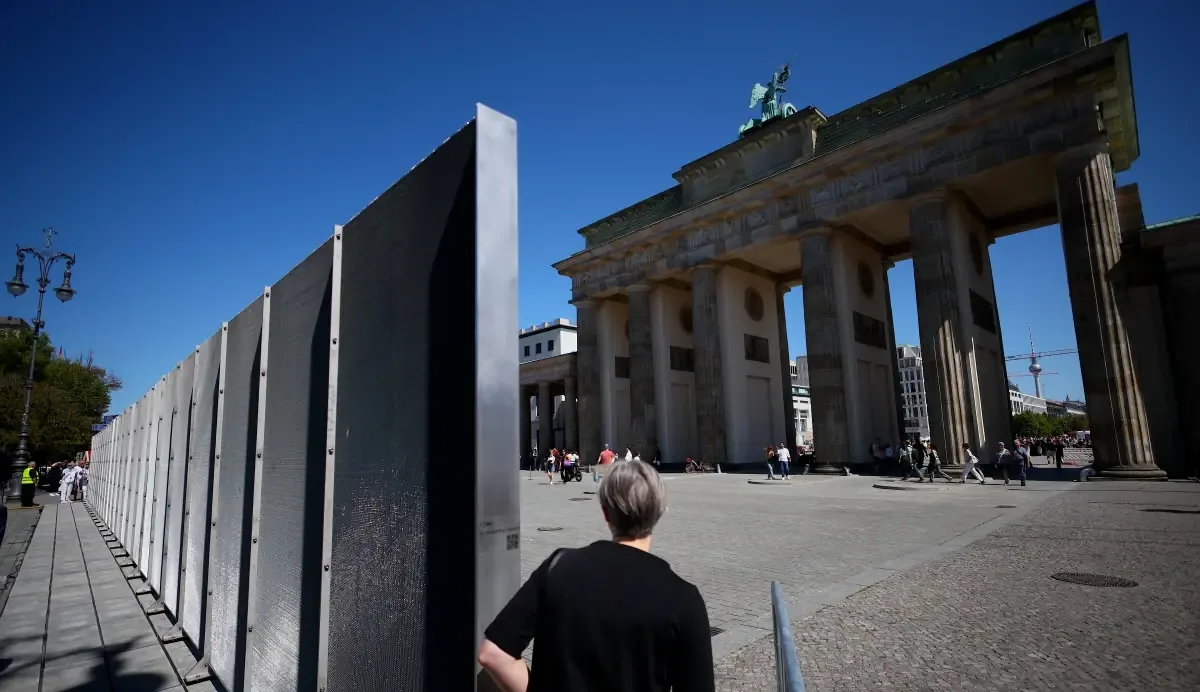 El aniversario destaca la lucha por la libertad y el impacto histórico del Muro de Berlín.