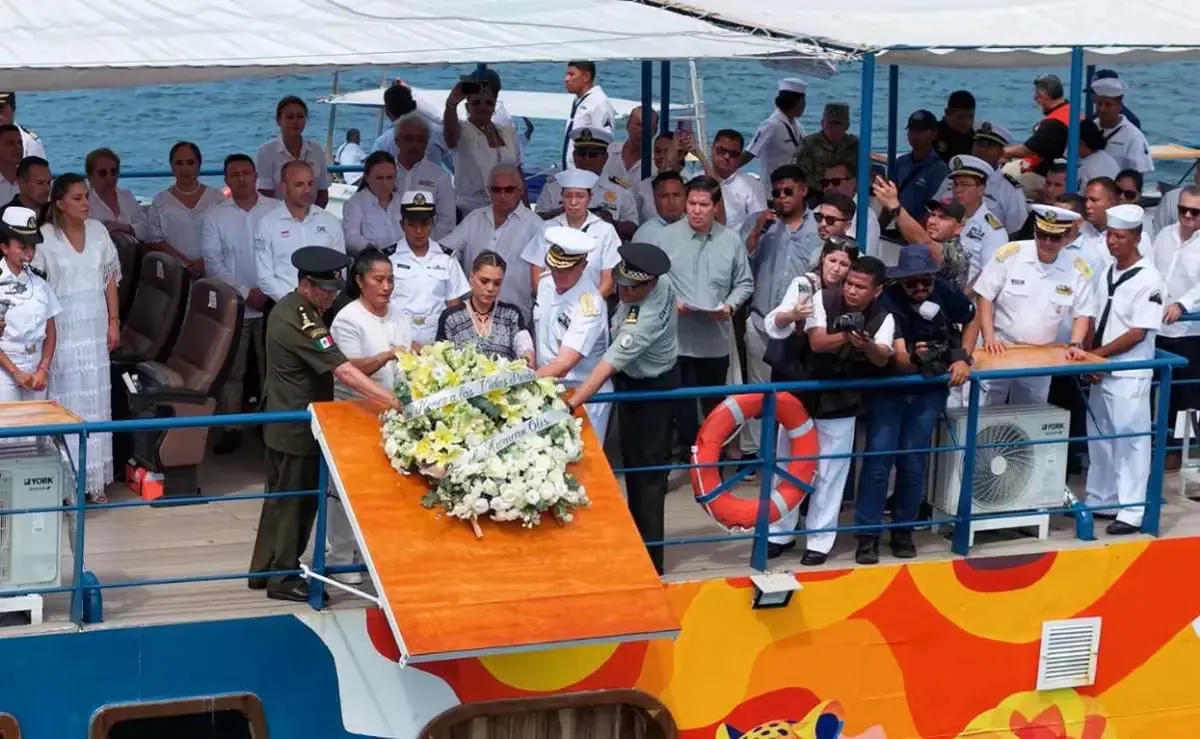 La ceremonia de conmemoración incluyó ofrenda floral y homenaje a las víctimas.