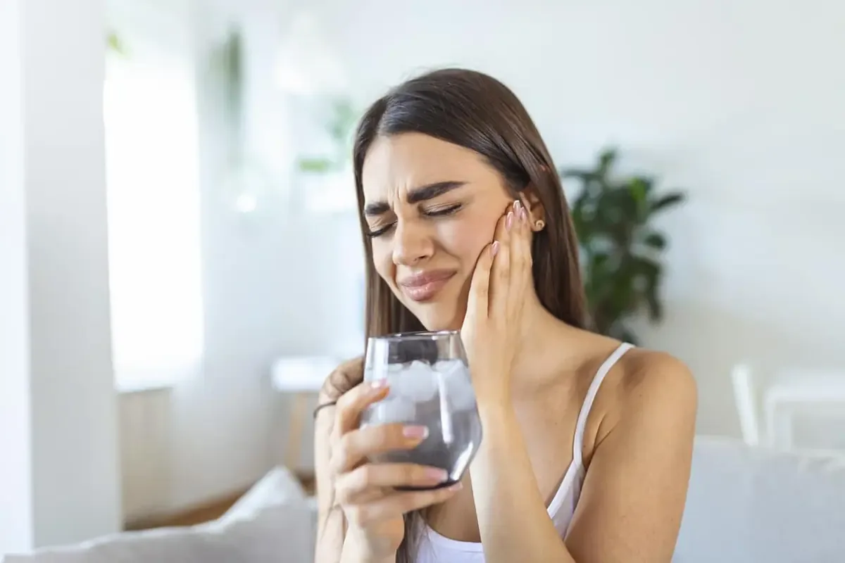 Conocer los alimentos que agravan la sensibilidad dental puede mejorar tu calidad de vida y salud bucal.