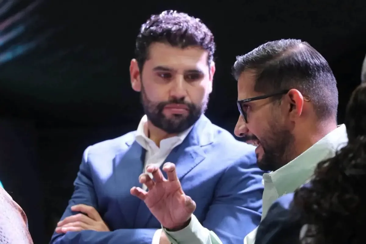 El político del PRD busca fortalecer su imagen ante la posible alianza con la 4T en la región.