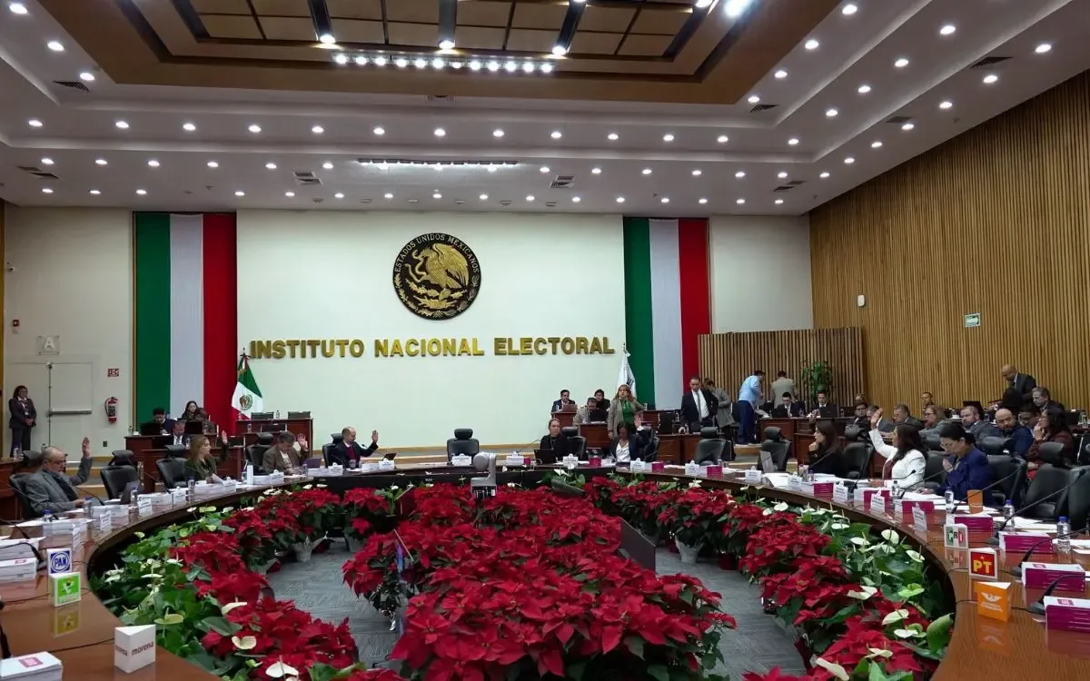 Consejeras del INE se deslindan de la contratación de miniserie documental.